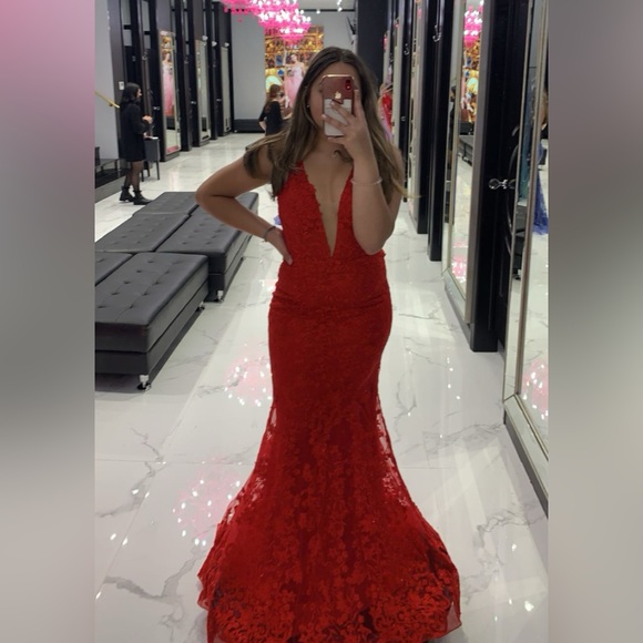 Selling my prom dress! Price is negotiable - Picture 4 of 4